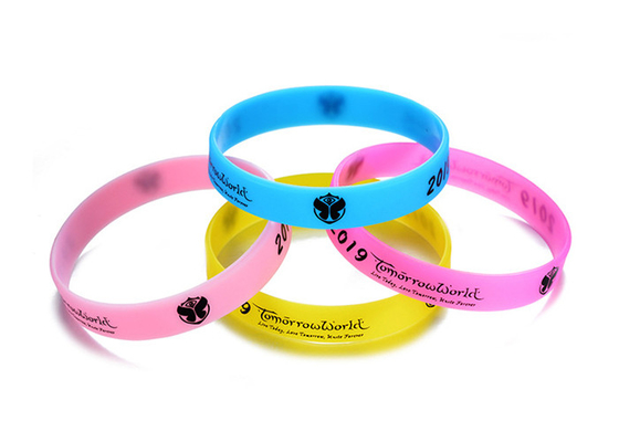China OEM Glow in the dark printed custom design logo silicone bracelet wristband rubber supplier