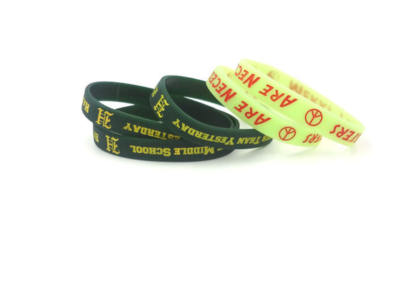 China Custom Sports Silicone Wristbands 210mmx17mmx2mm Waterproof And Sweat Proof supplier